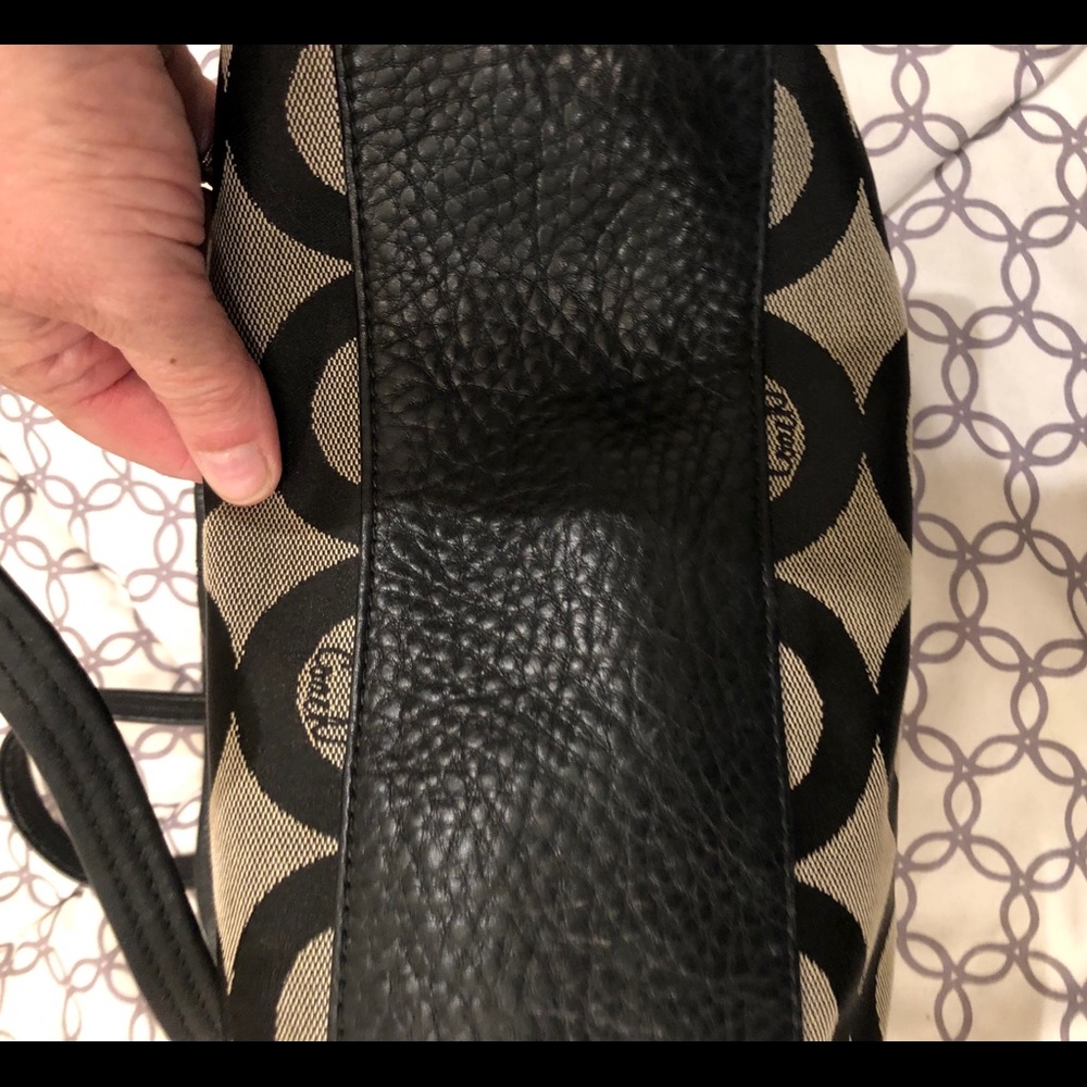 Large Beautiful Coach Handbag - Picture 6 of 8